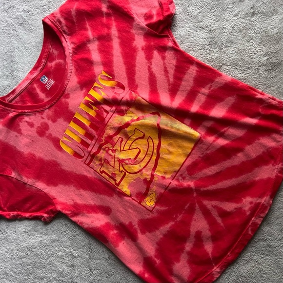 NFL Kansas City Chiefs Tie Dye Arrowhead Logo Tee Short Sleeve Top T-Shirt Red - Picture 1 of 12
